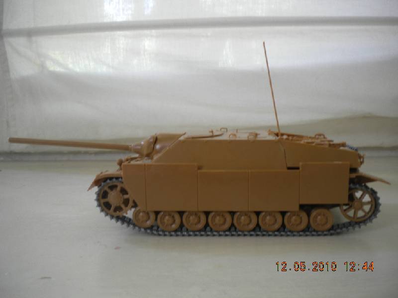 Иллюстрация 2 из 5 для Немецкий истребитель танков "Ягдпанцер IV" (3567) | Лабиринт - игрушки. Источник: Девушка с кошкой