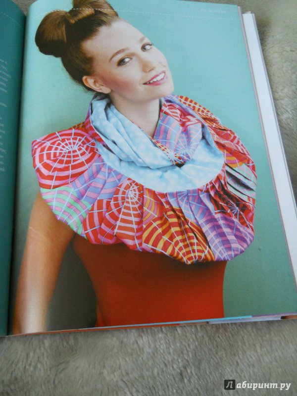 Иллюстрация 14 из 19 для Шьем модный шарф-воротник. Аксессуары из текстиля - Кох, Шарновски | Лабиринт - книги. Источник: kosolapiki