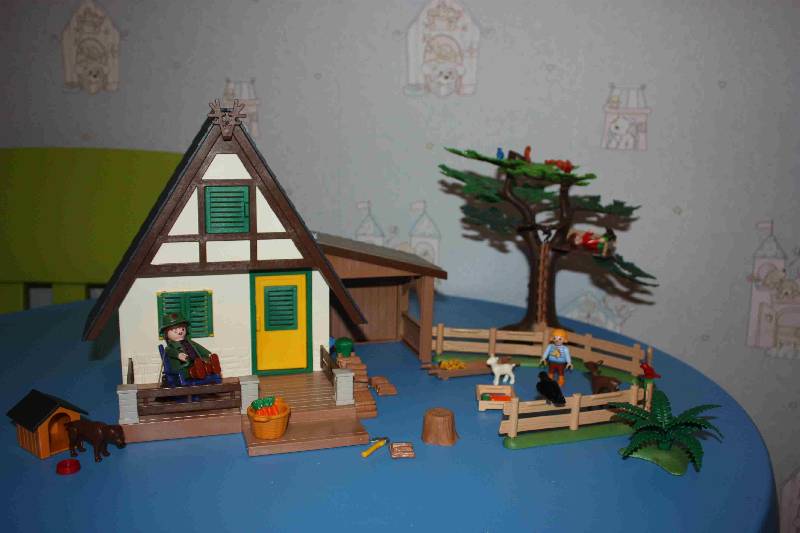 Иллюстрация 4 из 25 для Лесной дом с кормушкой для молодняка (4207) | Лабиринт - игрушки. Источник: Лисенка