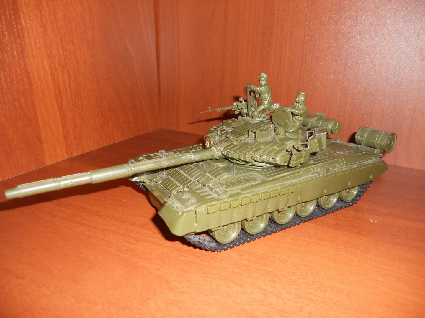 Иллюстрация 20 из 28 для Российский основной боевой танк 3592 Т-80БВ | Лабиринт - игрушки. Источник: Смирнов  Юрий Николаевич