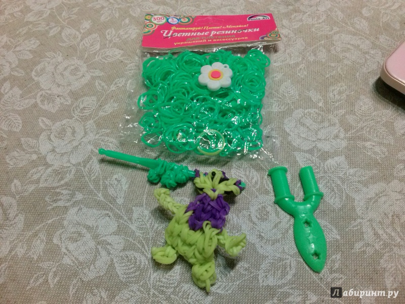 Иллюстрация 4 из 7 для Резинки для плетения (зеленый, 300 штук) (39672) | Лабиринт - игрушки. Источник: Лабиринт