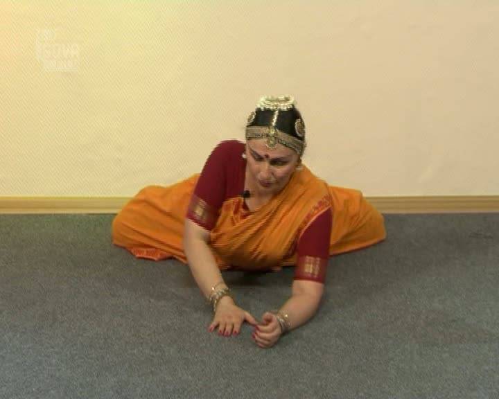 Иллюстрация 10 из 12 для Индийский классический танец. Бхаратанатьям для начинающих (DVD) - Игорь Пелинский | Лабиринт - . Источник: Флинкс