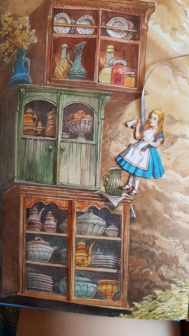 Иллюстрация 174 из 232 для Приключения Алисы в Стране Чудес - Льюис Кэрролл | Лабиринт - книги. Источник: Тополян Алёна
