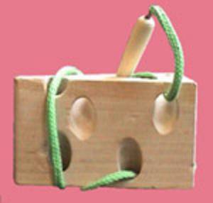 Иллюстрация 2 из 2 для Сыр-шнуровка | Лабиринт - игрушки. Источник: sinobi sakypa &quot;&quot;( ^ _ ^ )&quot;&quot;