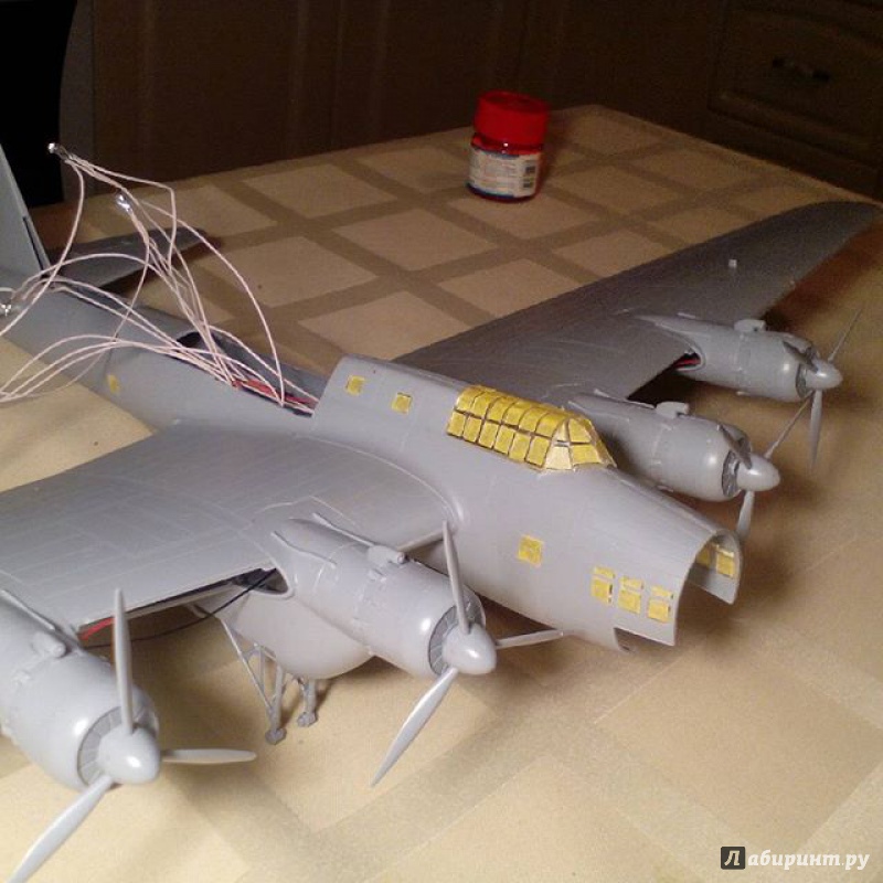 Иллюстрация 3 из 5 для Сборная модель "Советский дальний бомбардировщик Пе-8" (7264П) | Лабиринт - игрушки. Источник: Sergey B.