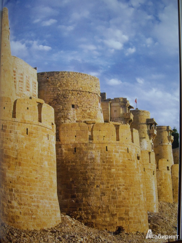 Иллюстрация 25 из 40 для Самые знаменитые замки мира | Лабиринт - книги. Источник: Книголюб!