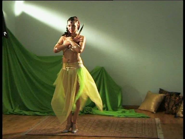 Иллюстрация 4 из 5 для Потанцуем: Танец живота с кинжалом (DVD) | Лабиринт - . Источник: Флинкс