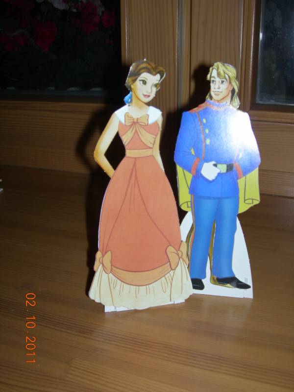 Иллюстрация 9 из 9 для Куклы с нарядами: Принцесса Белль | Лабиринт - книги. Источник: Соловей