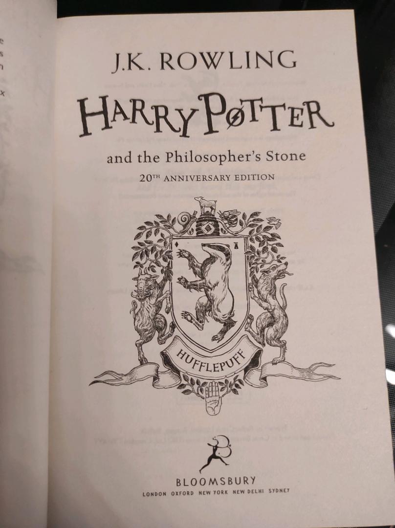 Иллюстрация 19 из 22 для Harry Potter and the Philosopher's Stone. Hufflepuff Edition - Joanne Rowling | Лабиринт - книги. Источник: Shestakov Anzhela
