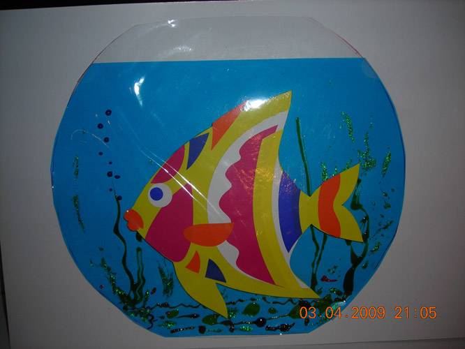 Рыбка из бумаги аквариум. Аппликация рыбки в аквариуме. Поделка аквариум с рыбками. Поделка аквариум из бумаги. Аквариум из цветной бумаги.