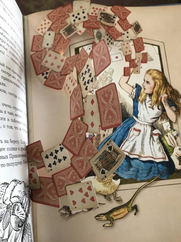 Иллюстрация 144 из 232 для Приключения Алисы в Стране Чудес - Льюис Кэрролл | Лабиринт - книги. Источник: Локтева Оксана