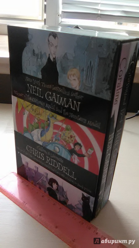 Иллюстрация 6 из 55 для Neil Gaiman & Chris Riddell 3-book Box Set - Neil Gaiman | Лабиринт - книги. Источник: Дещенко  Марина