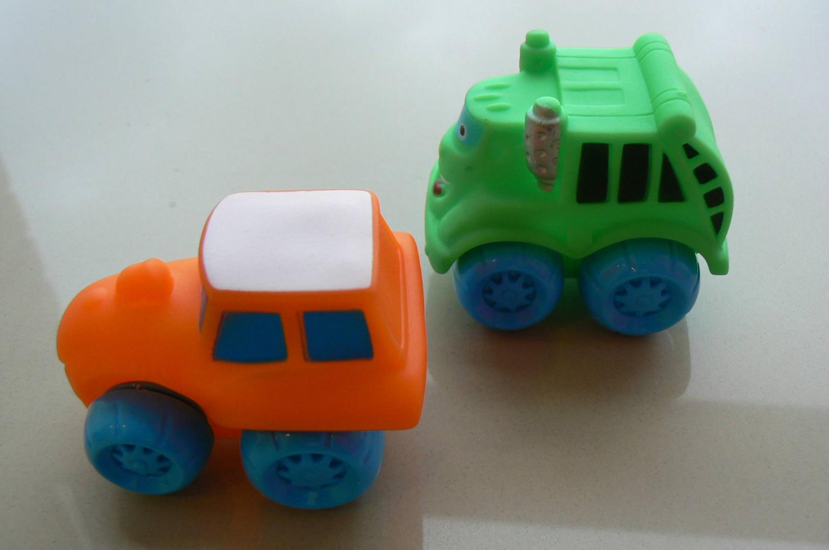 Иллюстрация 4 из 4 для Набор машинок на колесах 2 штуки в ассортименте (ВВ3426) | Лабиринт - игрушки. Источник: Лев