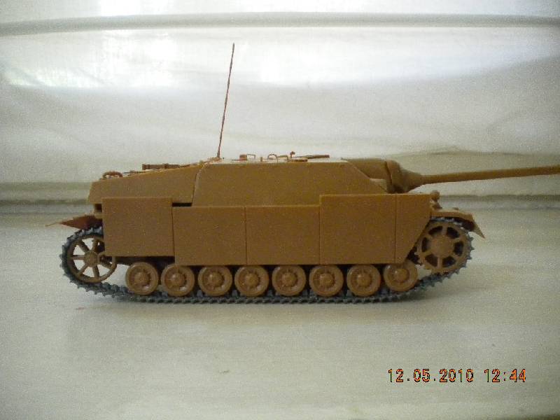 Иллюстрация 4 из 5 для Немецкий истребитель танков "Ягдпанцер IV" (3567) | Лабиринт - игрушки. Источник: Девушка с кошкой