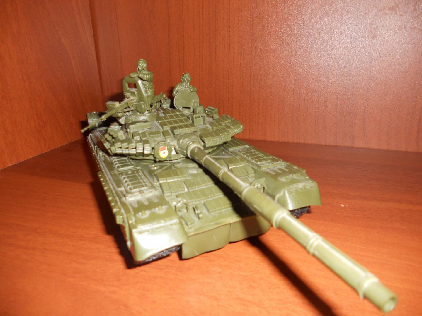 Иллюстрация 26 из 28 для Российский основной боевой танк 3592 Т-80БВ | Лабиринт - игрушки. Источник: Смирнов  Юрий Николаевич