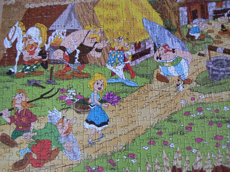 Иллюстрация 12 из 16 для Pazzle-1000. "Asterix". В деревне (C-PU100052) | Лабиринт - игрушки. Источник: Кривошеева  Елена